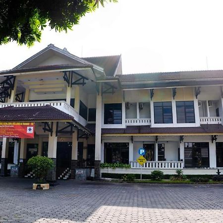 Hotel Wisata Magelang Exteriör bild